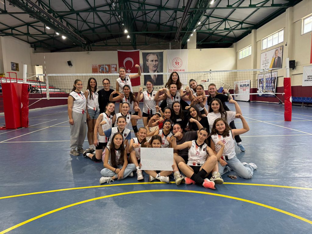 Rüzgar Spor Kulübü Midi Kızlar Takımından Namağlup Şampiyonluk!